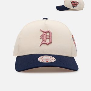 Mitchell & Ness Detroit Tigers 'Pink Team Logo' Pro Pinch Snapback Off White